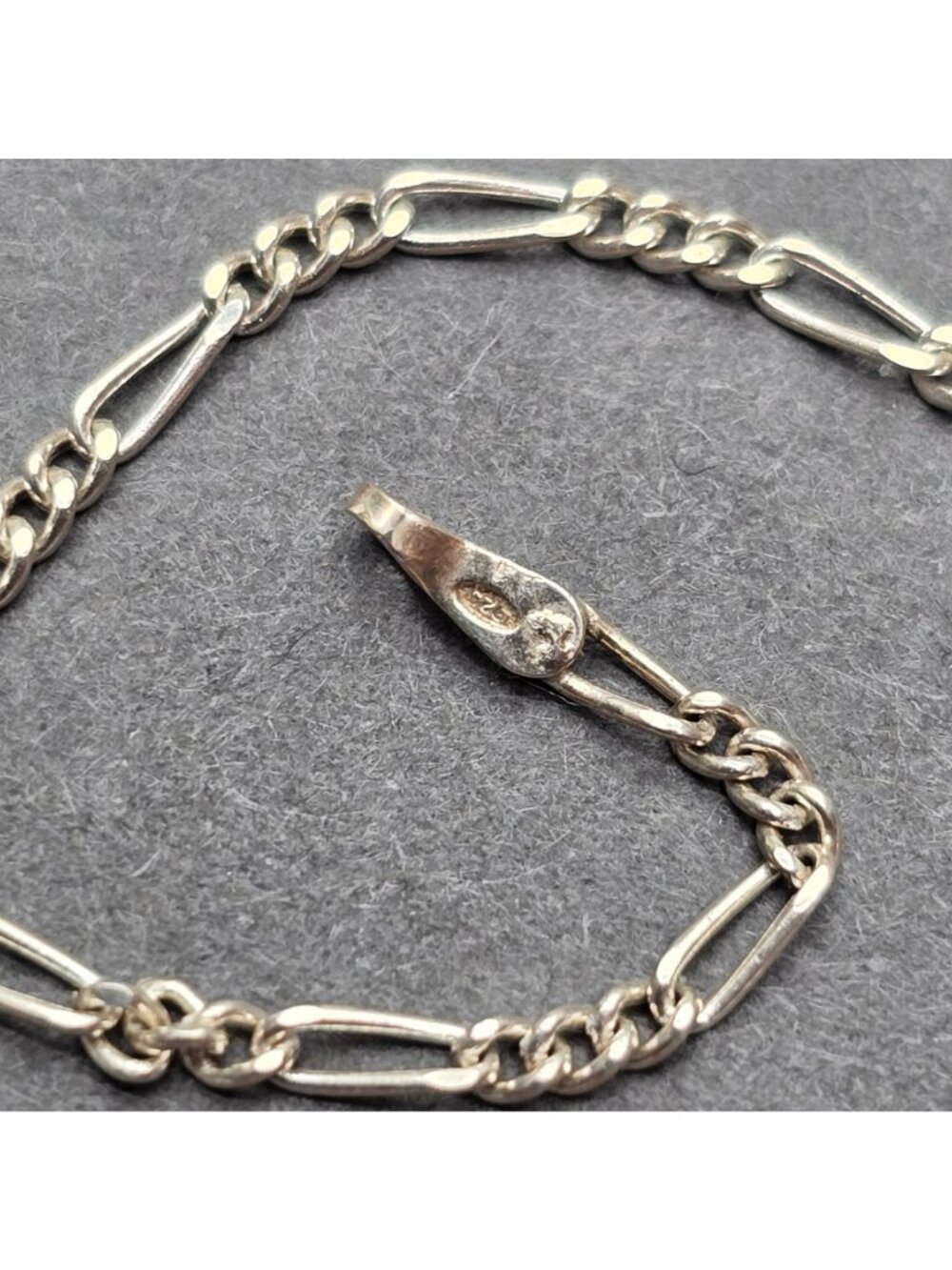 Vintage Italy Sterling Silver Figaro Bracelet 8" Italy 1.7mm Link Chain Layering - Picture 3 of 6